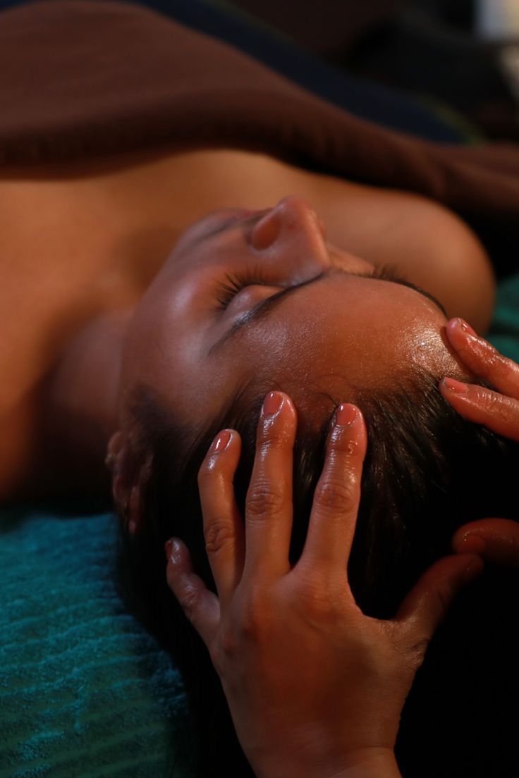 Ayurveda Kopfmassage Zürich Öl Behandlung Entspannung Kosmetikstudio Evergreen