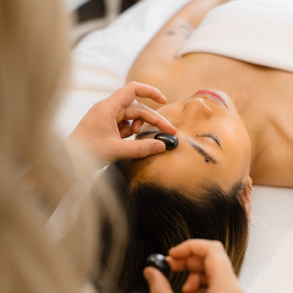 Hot Stone Massage Zürich Gesichtsbehandlung Entspannung Kosmetikstudio Evergreen